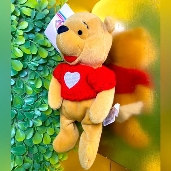 DISNEY STORE NWT 90s WINNIE THE POOH w/RED KNIT HEART SWEATER BEAN BAG PLUSH 8” - Picture 3 of 12